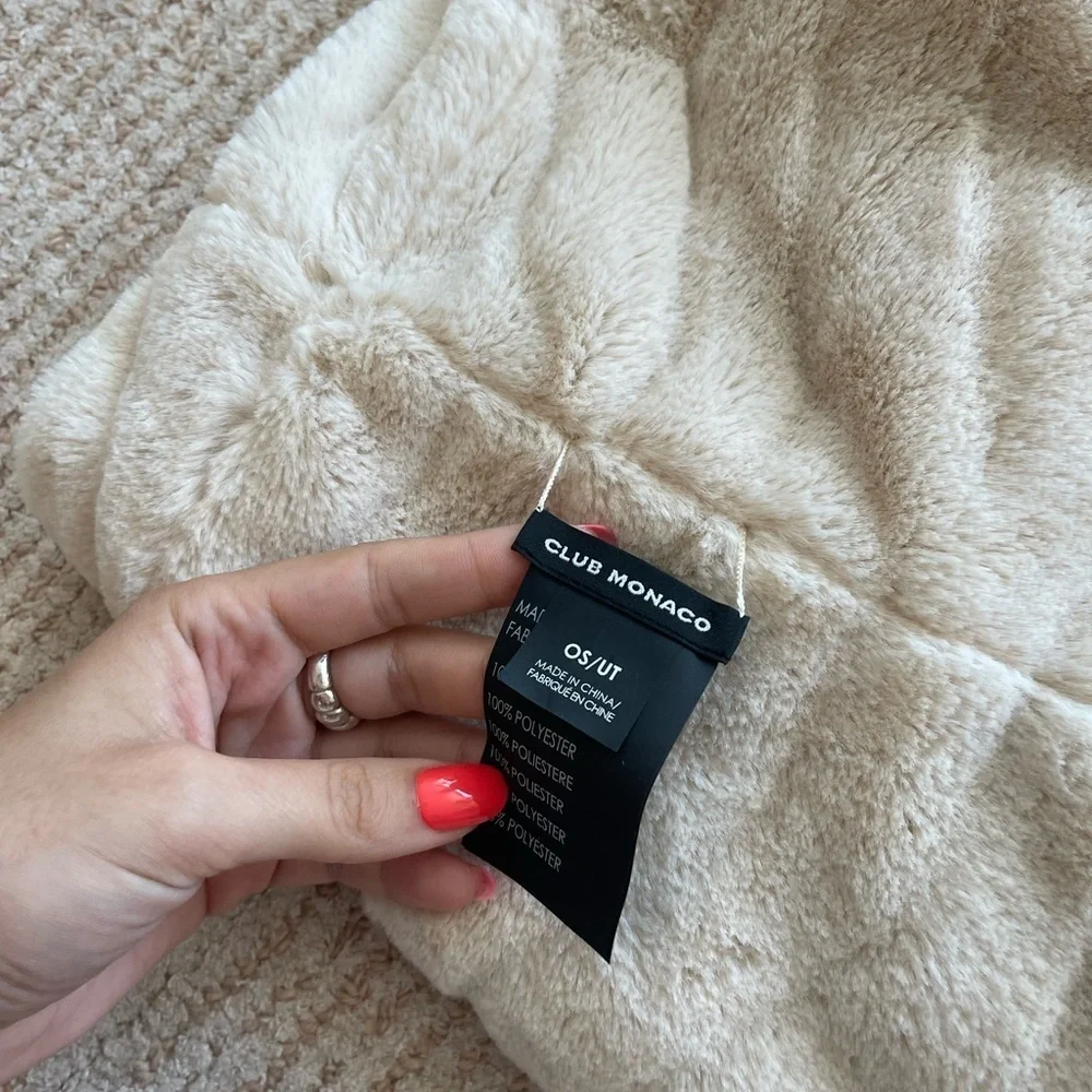 Club Monaco Cozy Cream Scarf